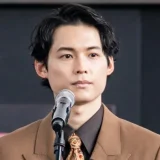 松村北斗の熱愛の真相とは？共演者との噂から人見知りな素顔まで徹底解説